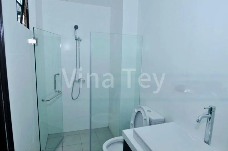 4 Bed Terraced House (Landed) for Rent in  Hoover Park - Image 6