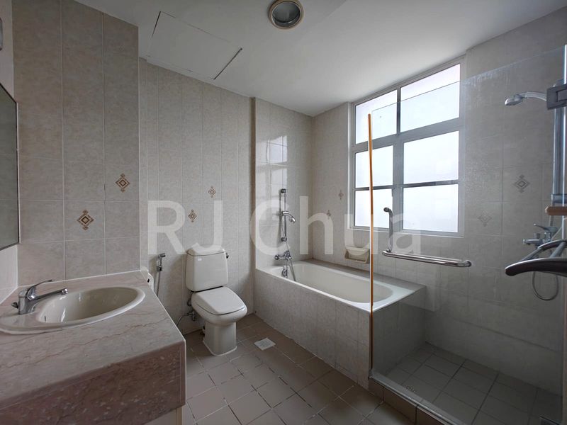 3 Bed Condo for Rent in  La Suisse I - Image 7