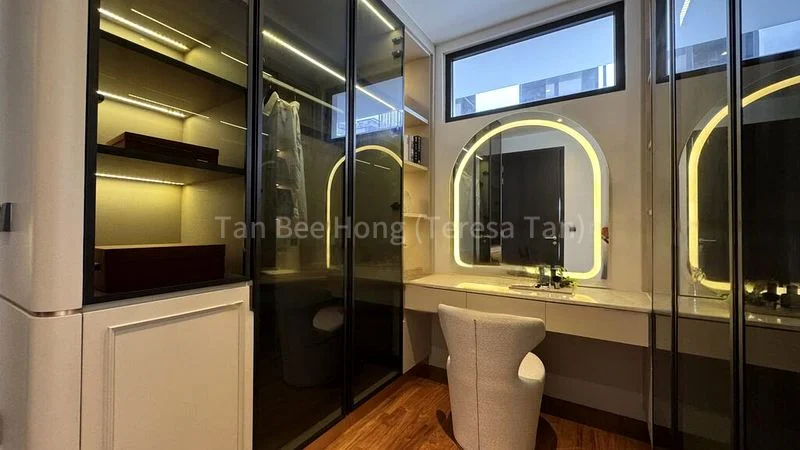 5 Bed Semi-Detached House (Landed) for Sale in  Jalan Loyang Besar - Image 3