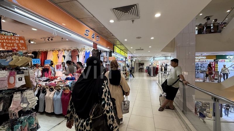 Mall Shop for Rent in Lucky Plaza - Image 18