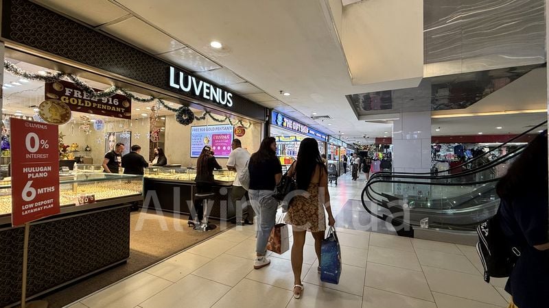 Mall Shop for Rent in Lucky Plaza - Image 12