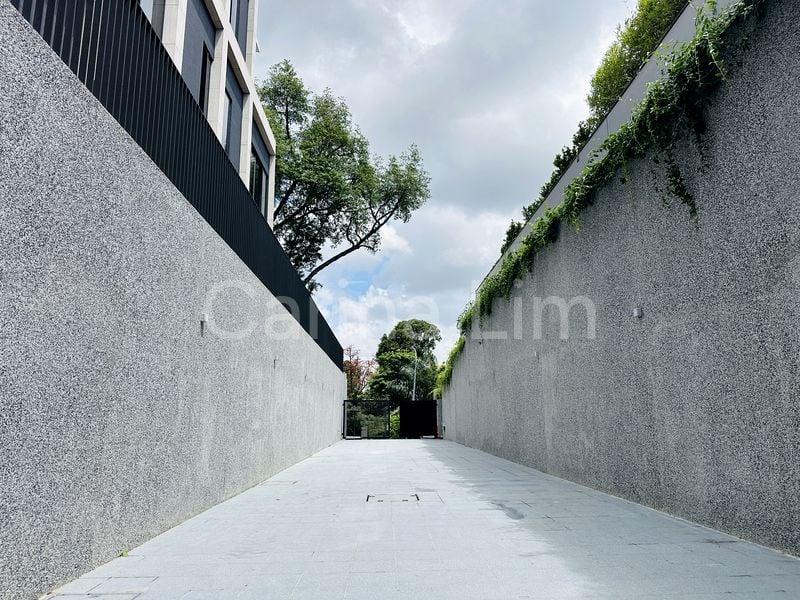 8 Bed Bungalow (Landed) for Sale in  Mount Rosie Road - Image 1