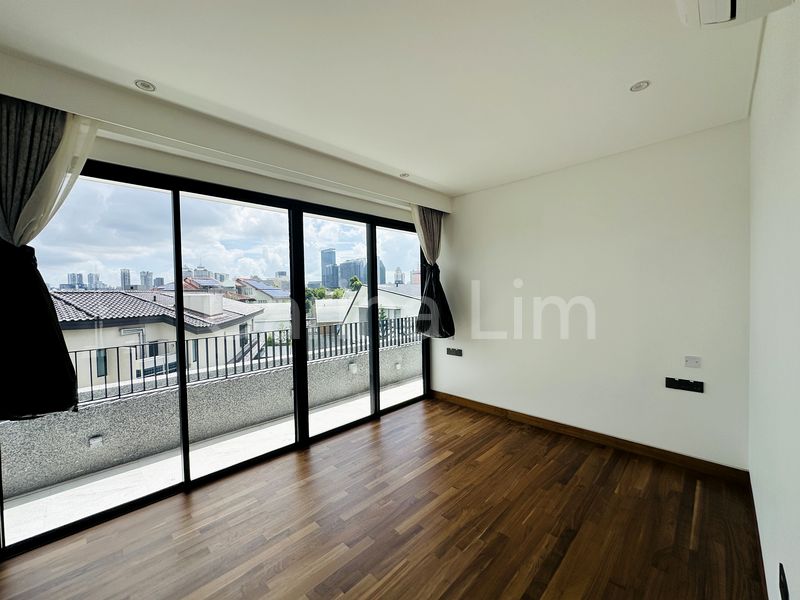 8 Bed Bungalow (Landed) for Sale in  Mount Rosie Road - Image 2