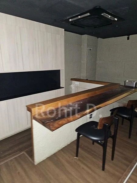 Food & Beverage for Rent: Holland Avenue Shop, 2,500 sqft - Image 1