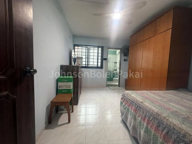4 Room (4S) HDB for Sale in  348 Woodlands Avenue 3 - Image 5