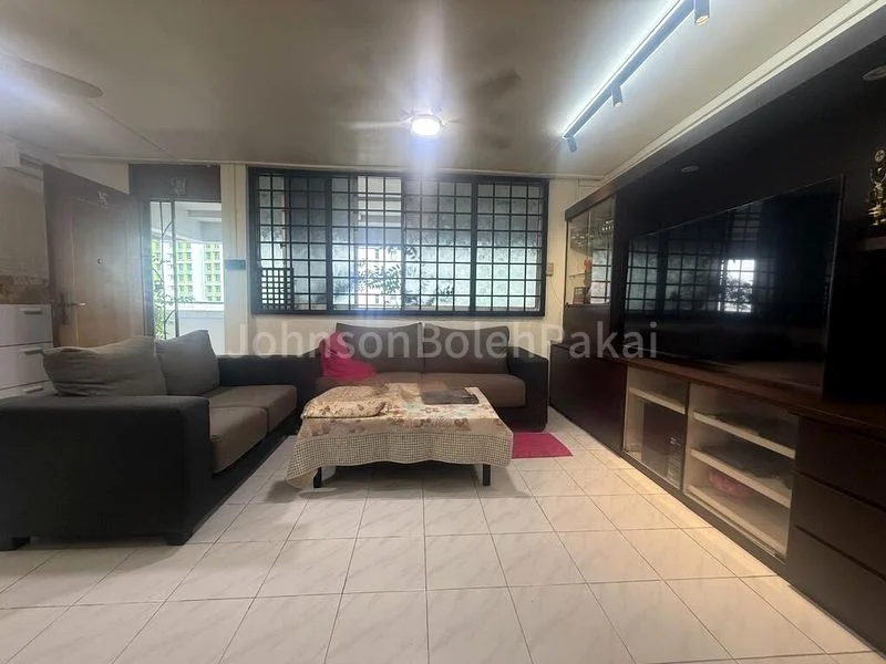 4 Room (4S) HDB for Sale in  348 Woodlands Avenue 3 - Image 2