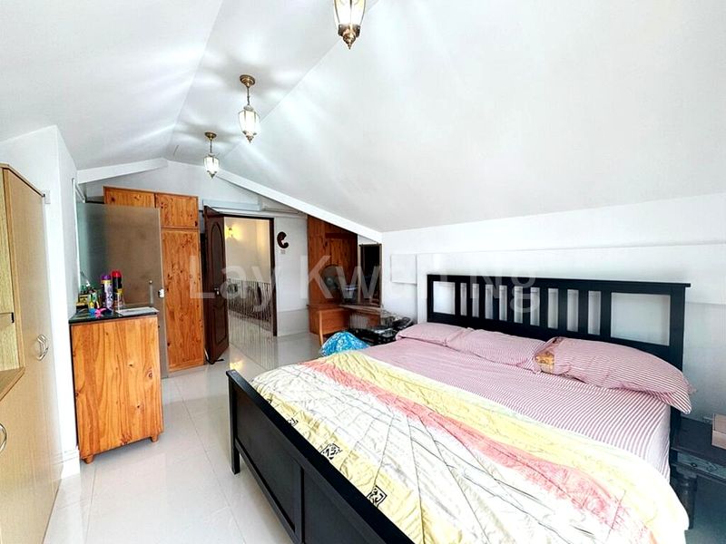 8 Bed Semi-Detached House (Landed) for Sale in  St Nicholas View - Image 2