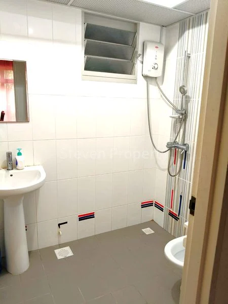 Common Room (HDB) for Rent in  323A Sumang Walk - Image 3