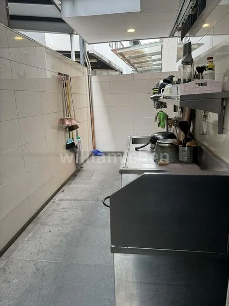 6 Bed Terraced House (Landed) for Sale in  Inggu Road - Image 11