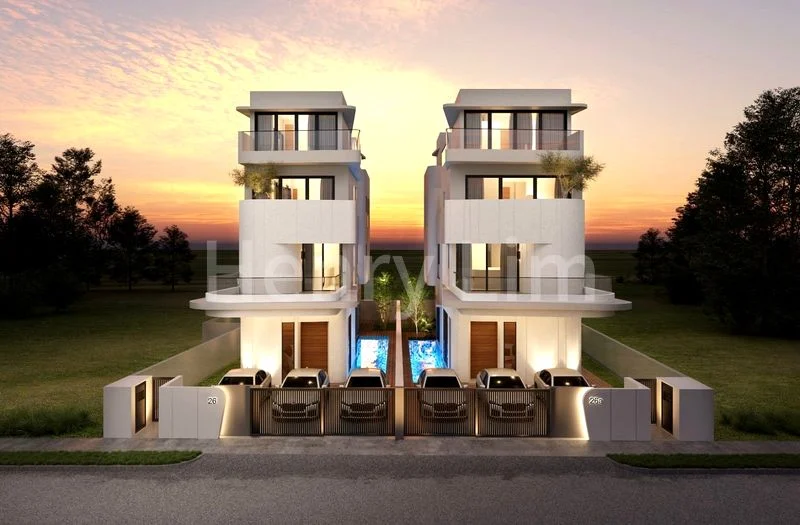 5 Bed Bungalow (Landed) for Sale in Siglap Road - Image 1