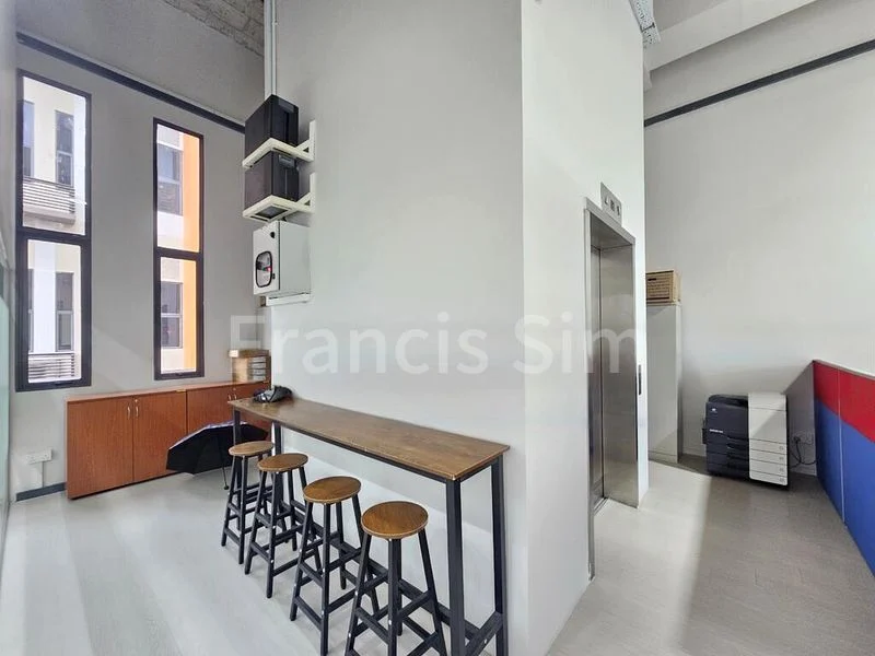 Light Industrial (B1) for Rent: Nordcom I - Image 8