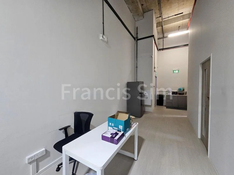 Light Industrial (B1) for Rent: Nordcom I - Image 12