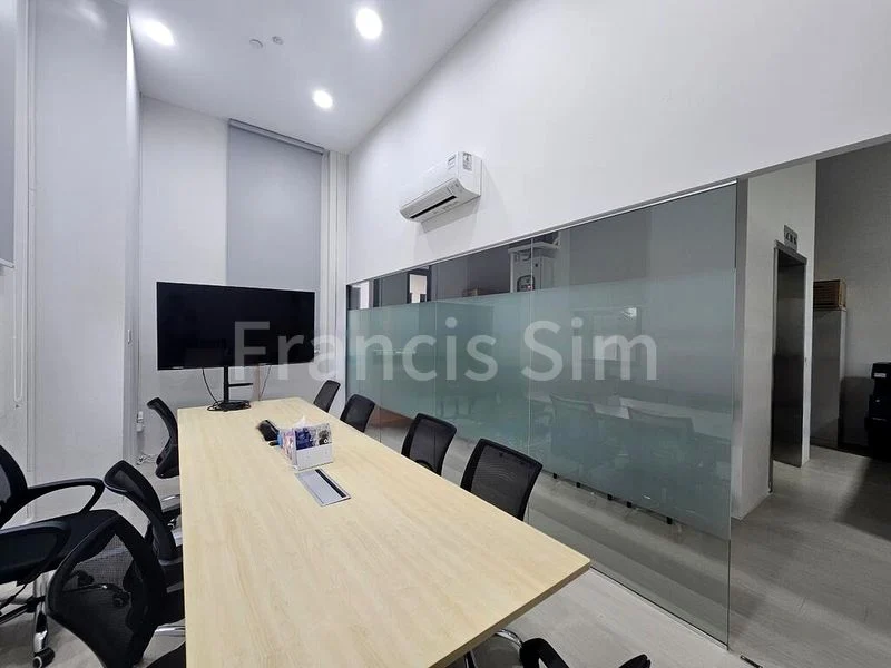 Light Industrial (B1) for Rent: Nordcom I - Image 7