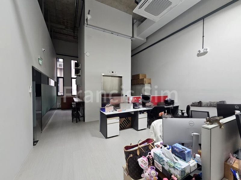 Light Industrial (B1) for Rent: Nordcom I - Image 10