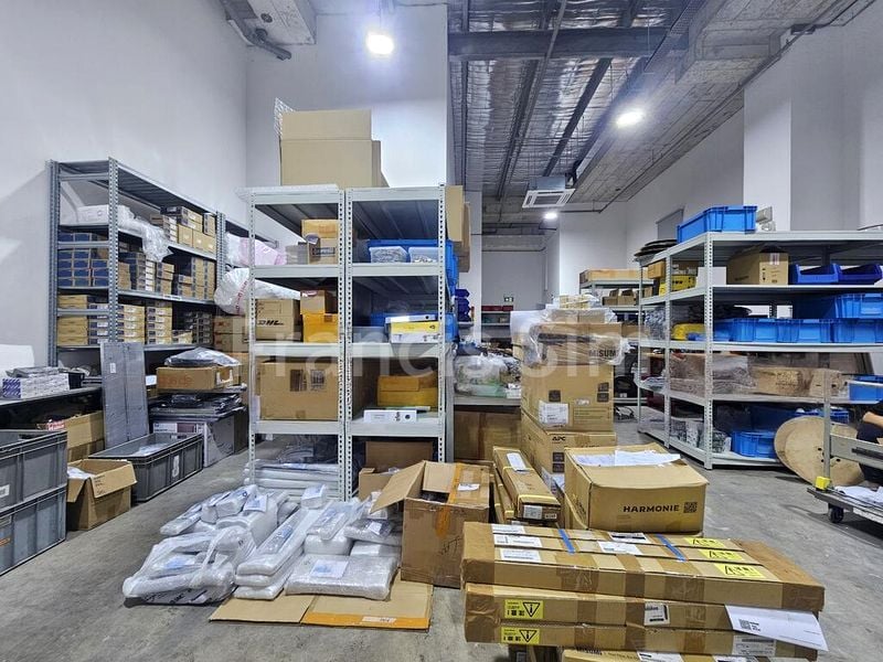 Light Industrial (B1) for Rent: Nordcom I - Image 6