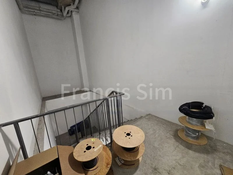 Light Industrial (B1) for Rent: Nordcom I - Image 2