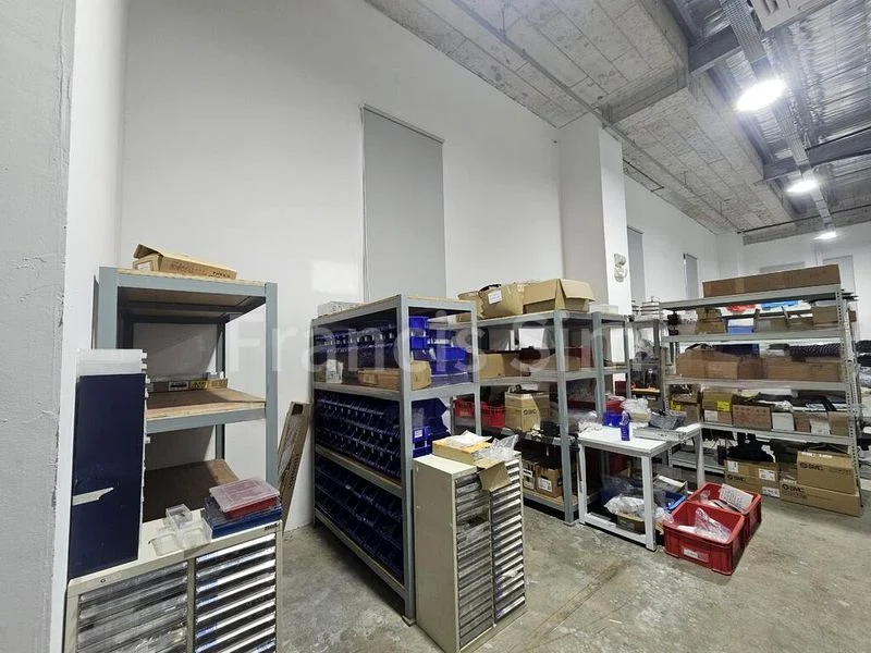 Light Industrial (B1) for Rent: Nordcom I - Image 3