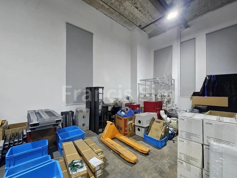 Light Industrial (B1) for Rent: Nordcom I - Image 5