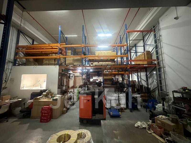 Light Industrial (B1) for Sale: Eldix - Image 3