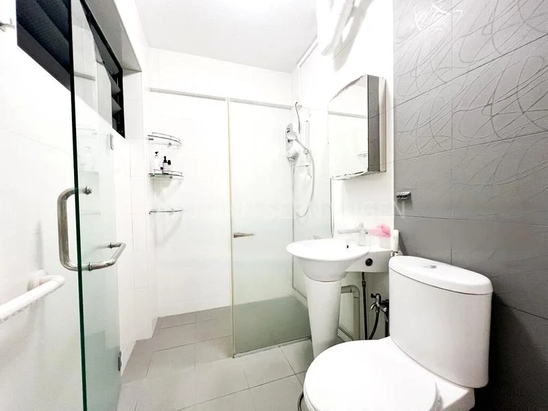 5 Room (5I) HDB for Sale in  121 Pending Road - Image 9