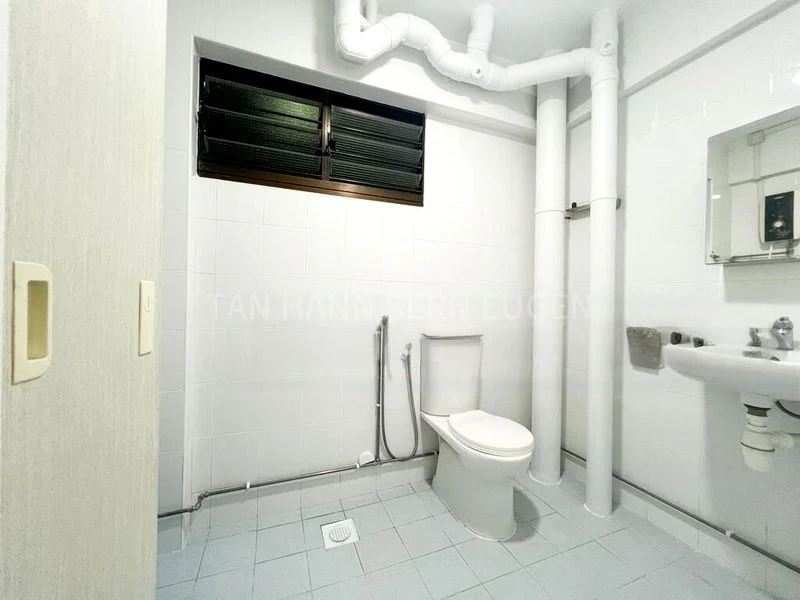 5 Room (5I) HDB for Sale in  121 Pending Road - Image 2