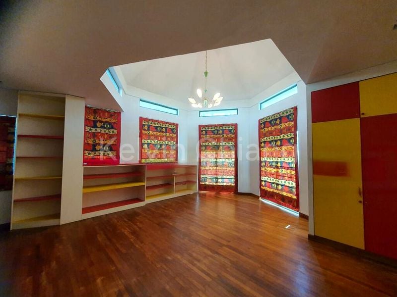 7 Bed Semi-Detached House (Landed) for Sale in  Kew Vale - Image 3