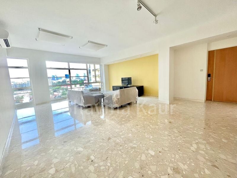 3 Bed Condo for Rent in  The Bayron - Image 5