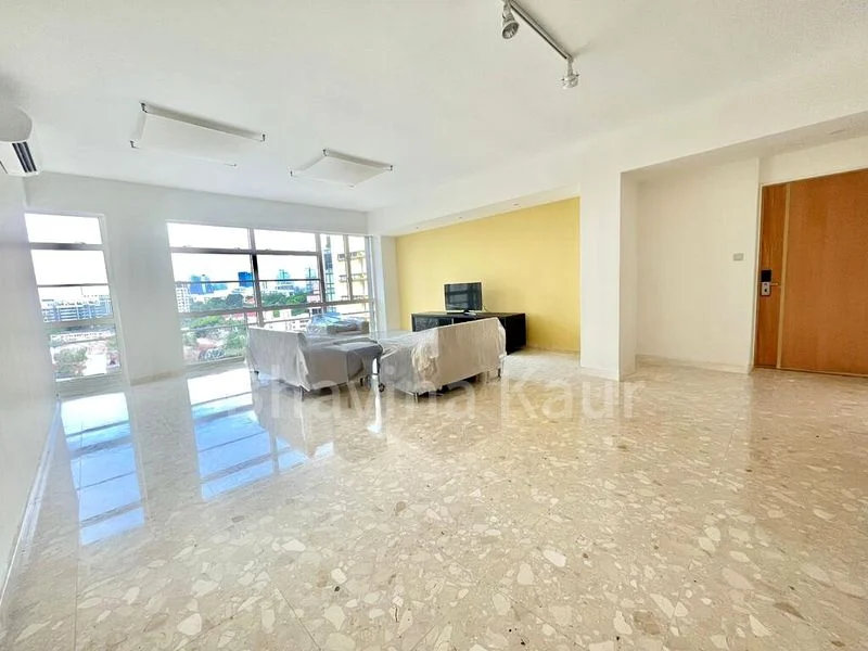 3 Bed Condo for Rent in  The Bayron - Image 5