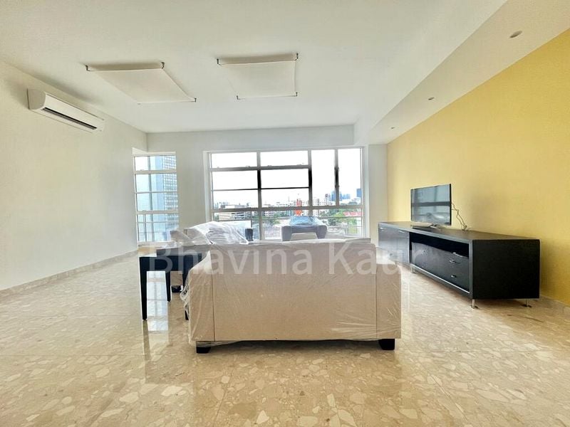 3 Bed Condo for Rent in  The Bayron - Image 4