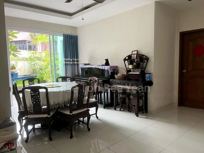 5 Bed Terraced House (Landed) for Sale in The Countryside - Image 1