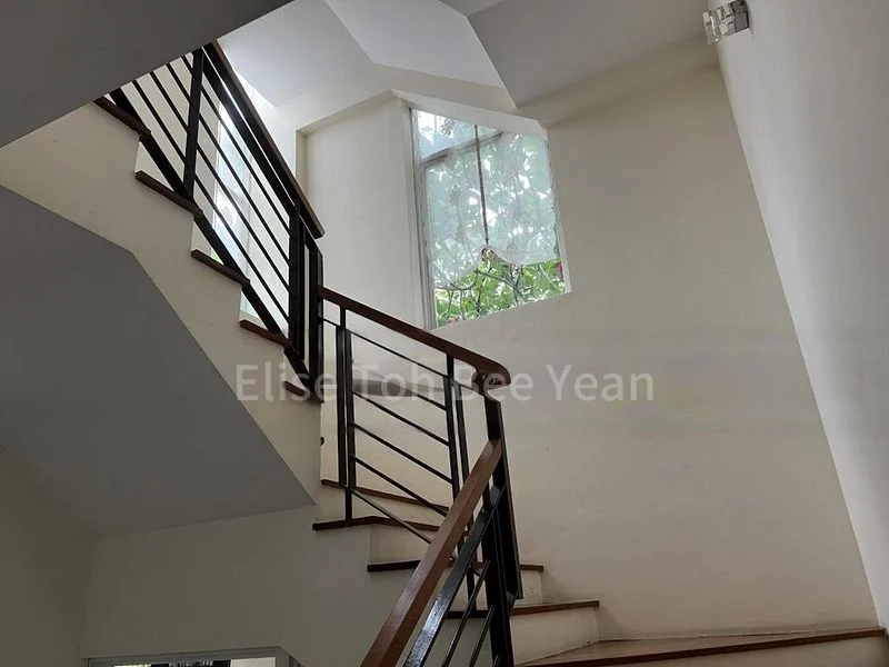 5 Bed Terraced House (Landed) for Sale in The Countryside - Image 2