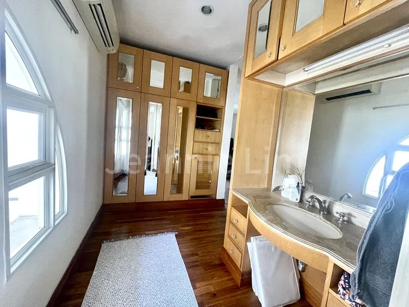 4 Bed Semi-Detached House (Landed) for Rent in  Holland Grove - Image 12