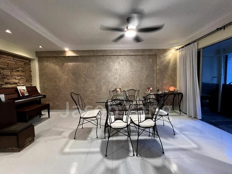 5 Room (5I) HDB for Rent in  189 Pasir Ris Street 12 - Image 1