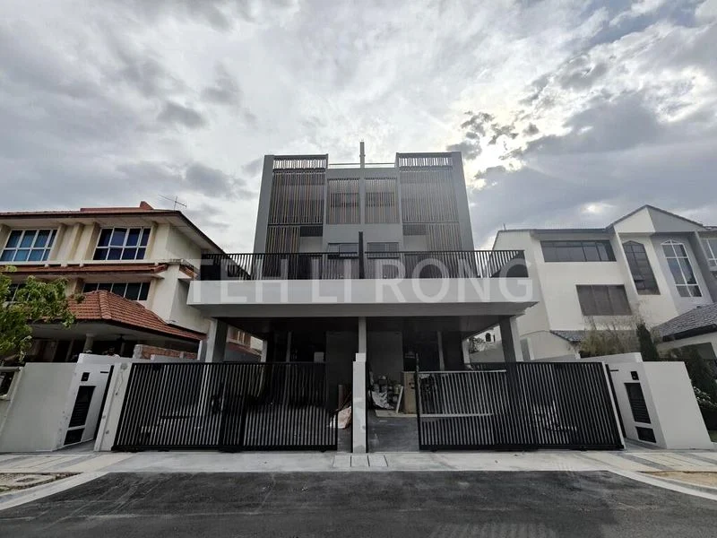 6 Bed Semi-Detached House (Landed) for Sale in  Kembangan Gardens - Image 2