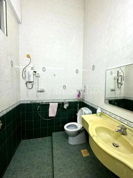 4 Bed Terraced House (Landed) for Sale in  Windsor Park - Image 7