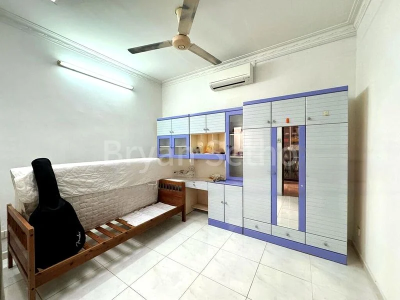 4 Bed Terraced House (Landed) for Sale in  Windsor Park - Image 4