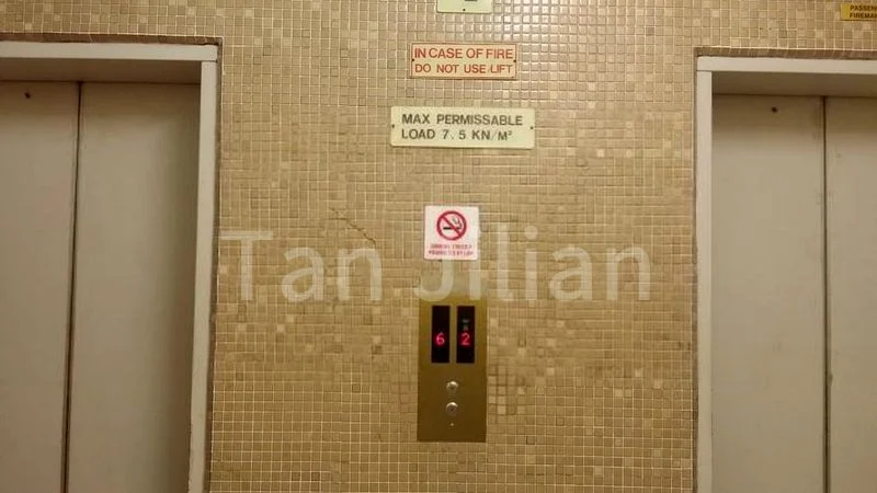 Light Industrial (B1) for Rent in  Valiant Industrial Building - Image 5