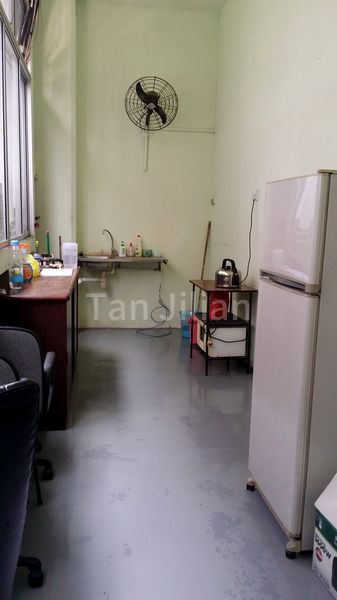 Light Industrial (B1) for Rent in  Valiant Industrial Building - Image 8