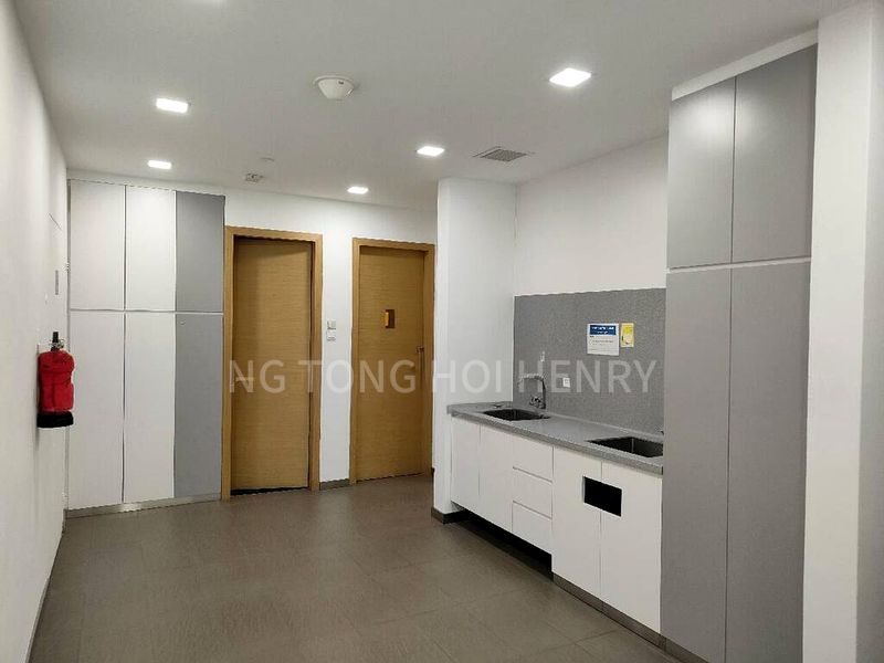 Office for Rent: City House - Image 6