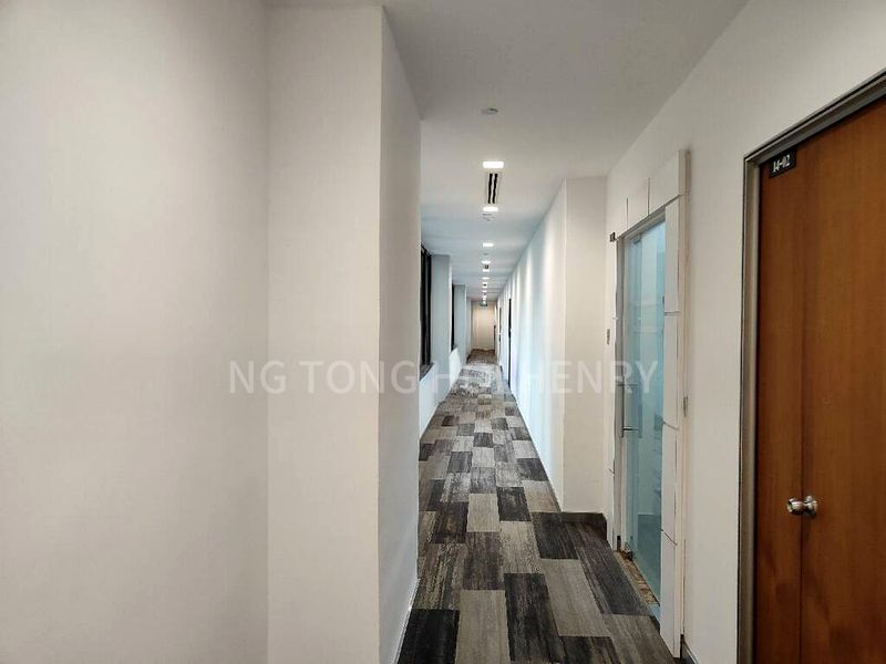 Office for Rent: City House - Image 5