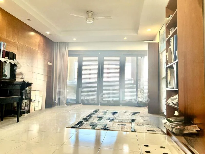 Executive HDB for Sale in 505 Pasir Ris Street 52 - Image 1