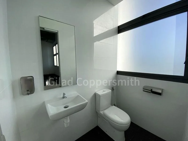 Light Industrial (B1) for Rent: Nordcom II - Image 1