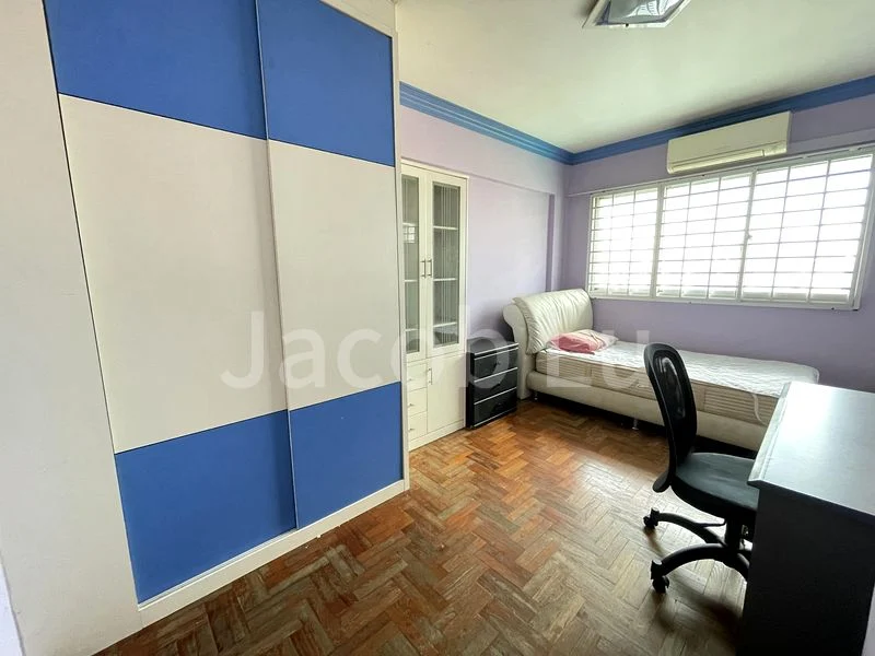 Executive HDB for Sale in  160 Yung Ping Road - Image 7