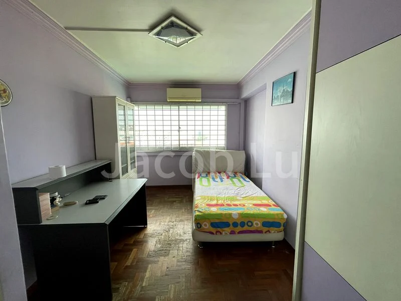Executive HDB for Sale in  160 Yung Ping Road - Image 9