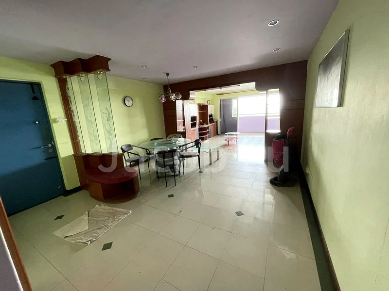 Executive HDB for Sale in  160 Yung Ping Road - Image 2