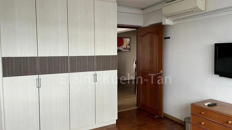 Room (HDB) for Rent in 414 Commonwealth Avenue West - Image 4