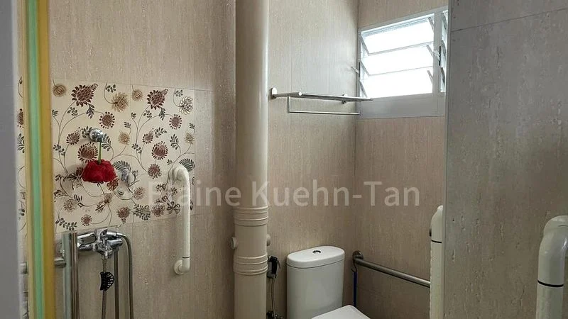 Room (HDB) for Rent in 414 Commonwealth Avenue West - Image 2