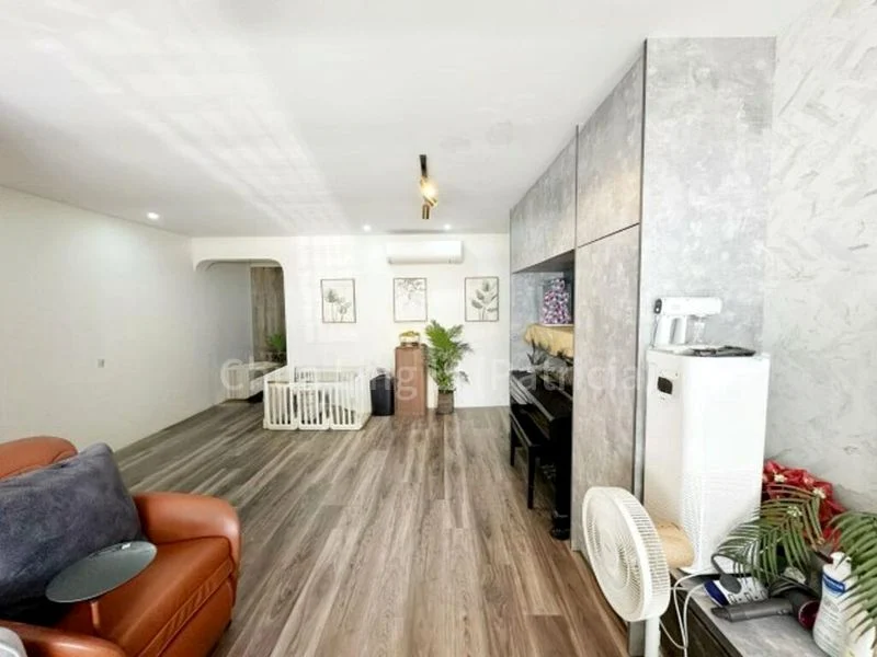 4 Room (4A) HDB for Sale in 911 Tampines Street 91 - Image 2
