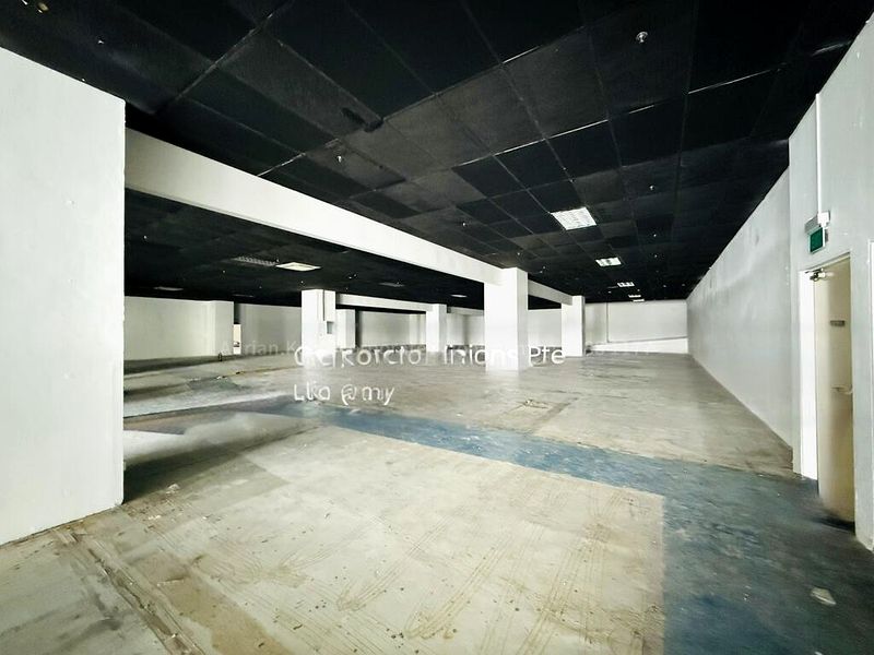 Light Industrial (B1) for Rent: RARE GROUND FLOOR SPACE with Full Glass Frontage, Direct Road Access, and Loading Bays. Near MRT. - Image 4