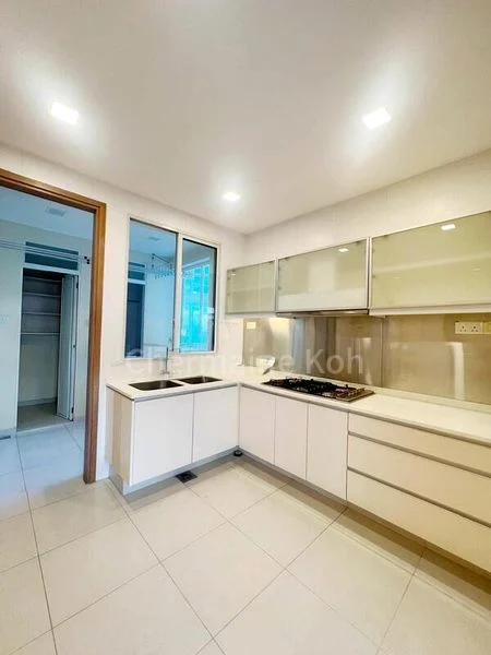 3 Bed Condo for Rent in  The Sea View - Image 7